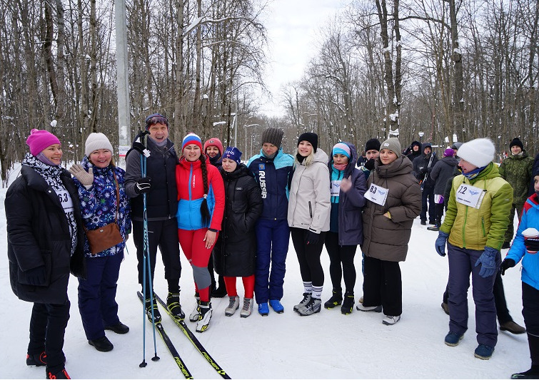 Подчеркивало значимость массовости и Подчеркивало значимость массовости и